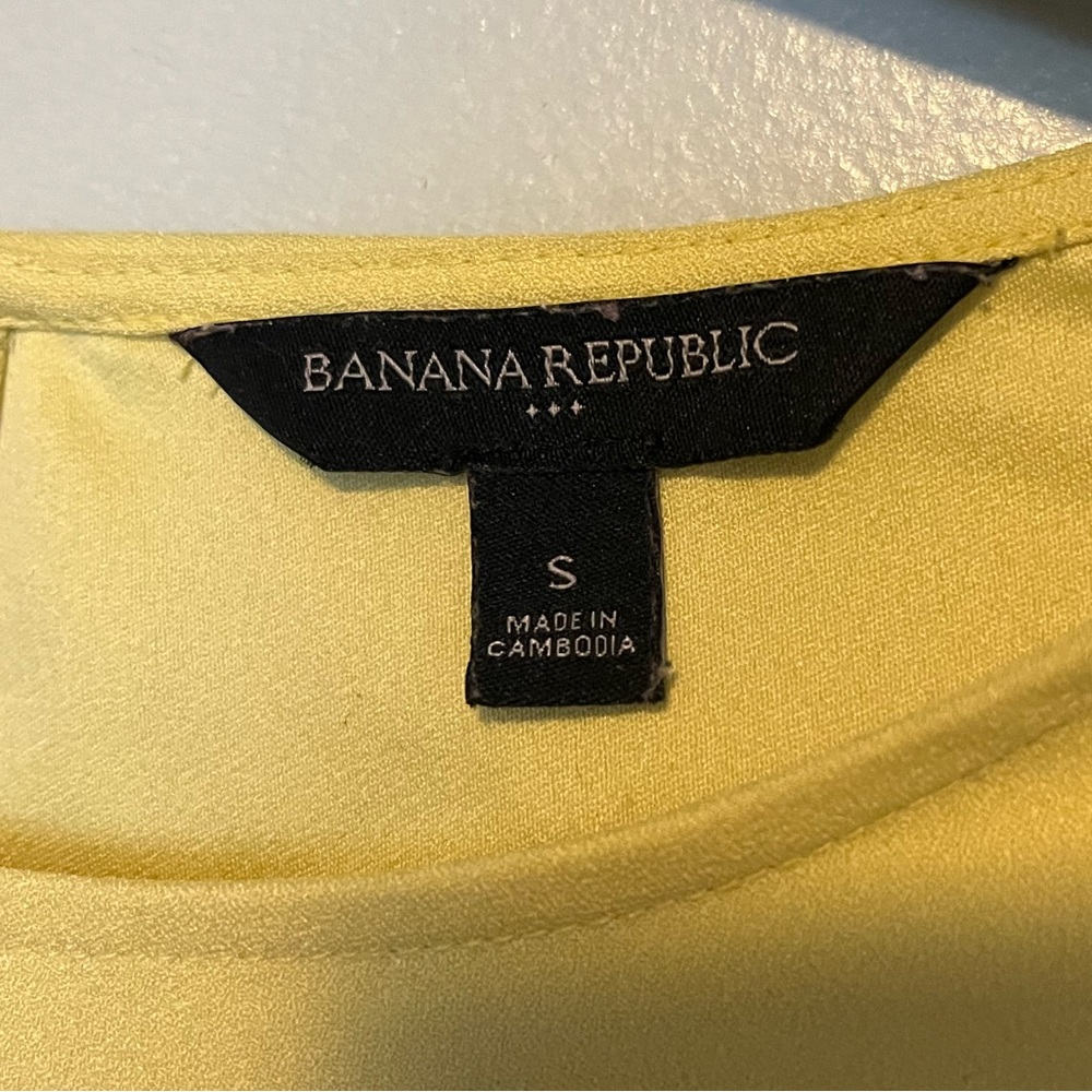 Banana Republic Scallop Detail Top - Picture 4 of 7